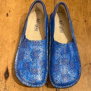 Alegria slip on clogs